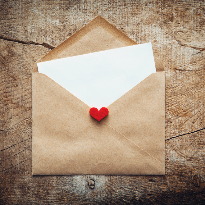 Ett brev med ett hjärta på