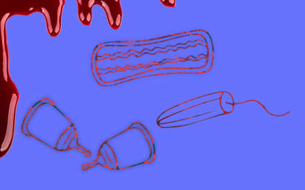 Menskoppar, binda och tampong. Blå bakgrundsfärg.