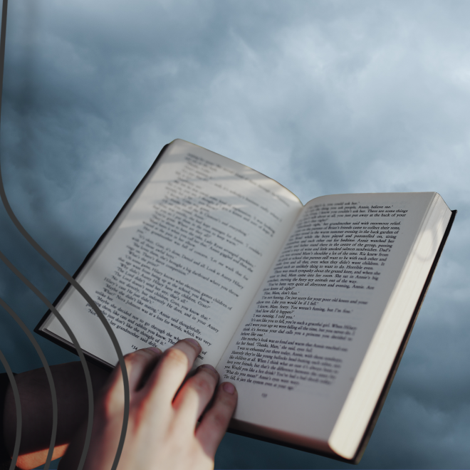 Bok med mörka moln bakom