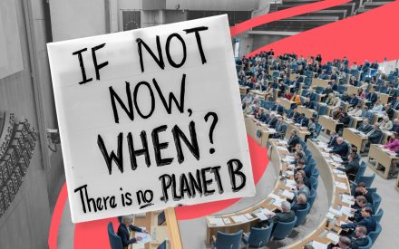 Kollage. Protestskylt med texten if not now when? Riksdagens kammare i bakgrunden