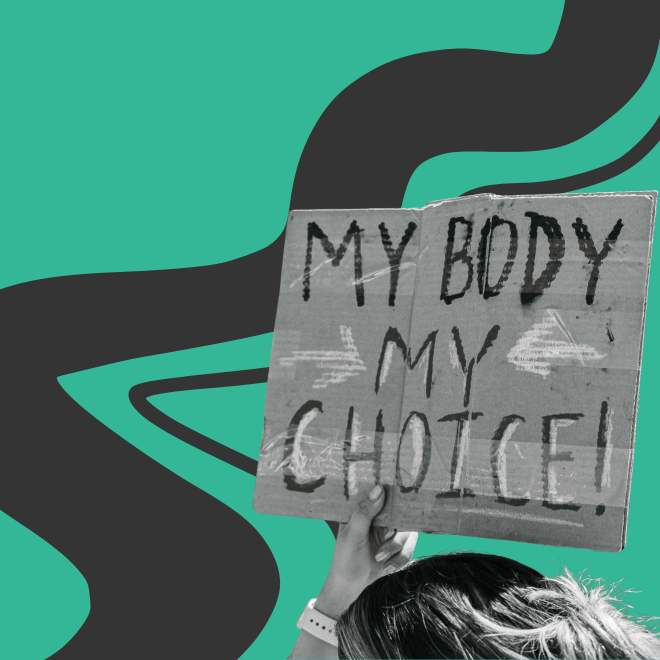 Demonstrant håller upp ett plakat med texten My body my choice