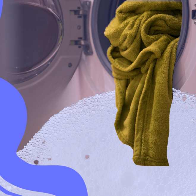 grön tvätt som hänger över bubblor