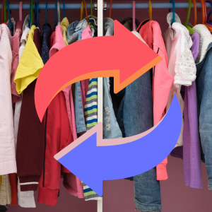 Kläder som hänger på galgar och två pilar som symbolerar utbyte.