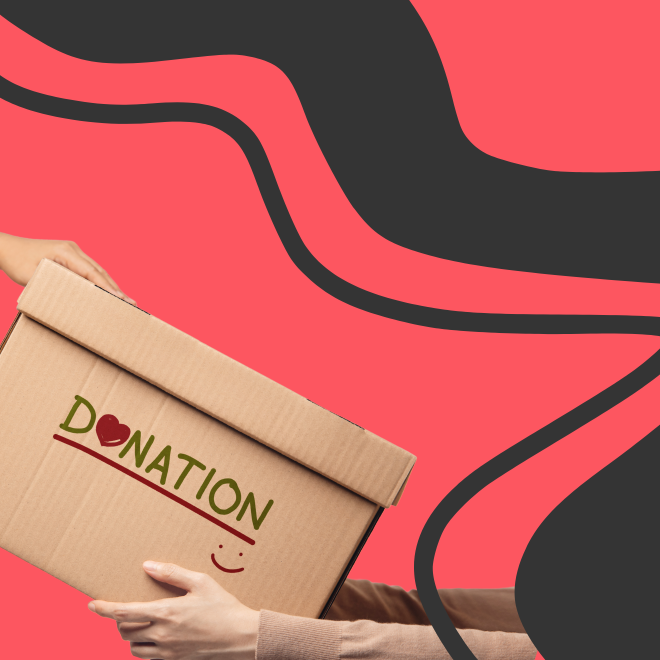 Bild på två personer som bär en låda med ordet donation på