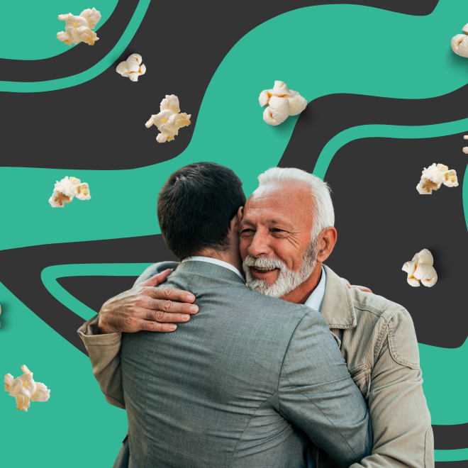 Bilde visar två män som kramas i ett regn av popcorn framför en grön och svart bakgrund.