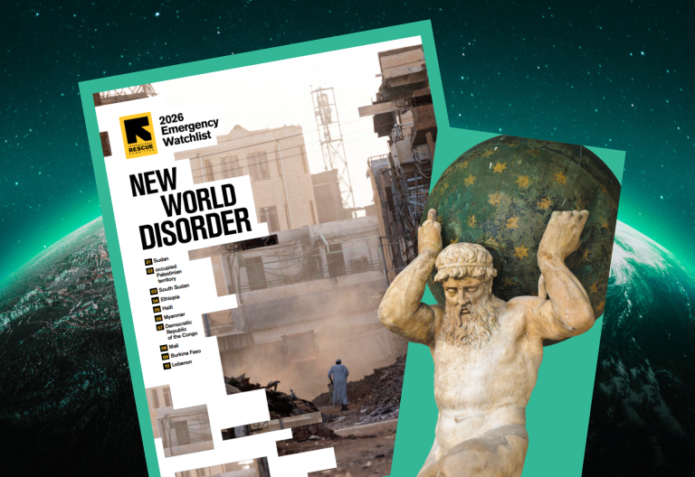 Rapporten Emergency Watchlist och statyn Atlas som bär upp ett jordklot. Bakgrund är jorden med grönt ljus.