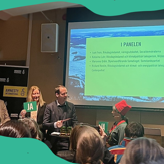 Foto från panelsamtalet från Amnesty. Rickard Nordin, riksdagsledamot och klimat- och energipolitisk talesperson, Centerpartiet Katarina Luhr, riksdagsledamot och klimatpolitisk talesperson, Miljöpartiet Isak From, riksdagsledamot, näringsutskottet, Socialdemokraterna Marianne Gråik, styrelseordförande Sametinget, Samelandspartiet