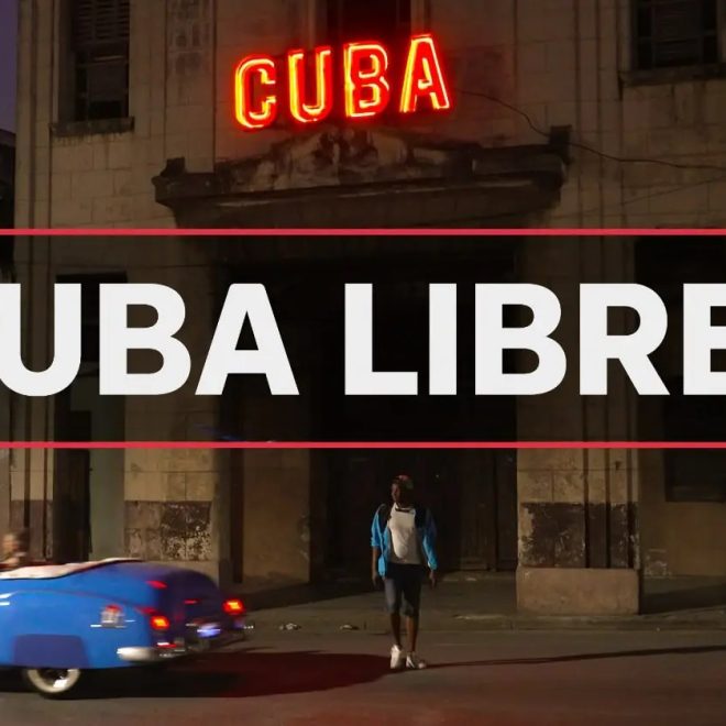 Mörk gata med ett hus med neonskylt och texten Cuba.