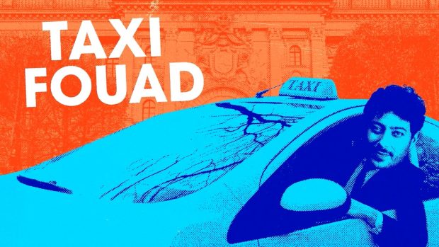 Fouad sitter i en taxi.